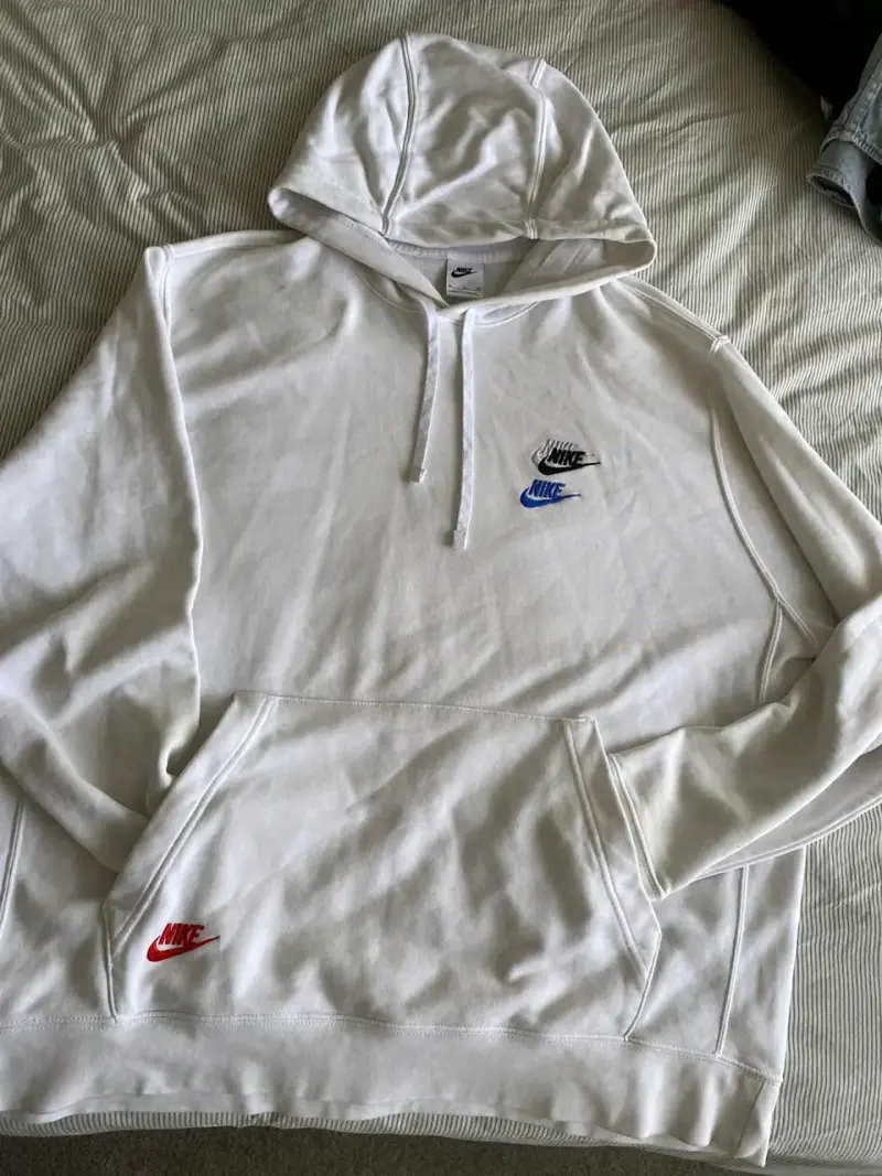 Polerón blanco Nike con logo - 1