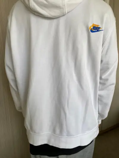 Polerón blanco Nike con logo - miniatura 3