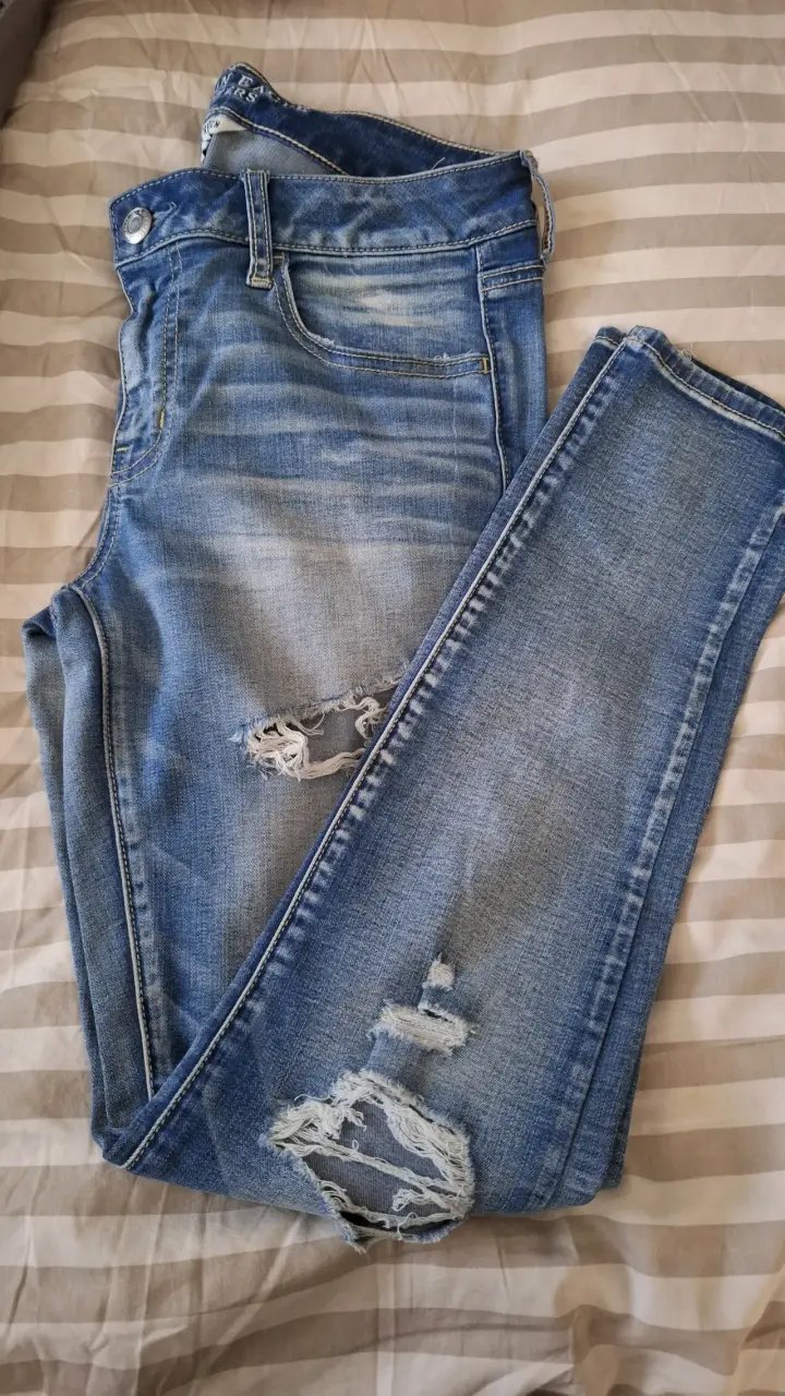 Jeans desgastados azul claro