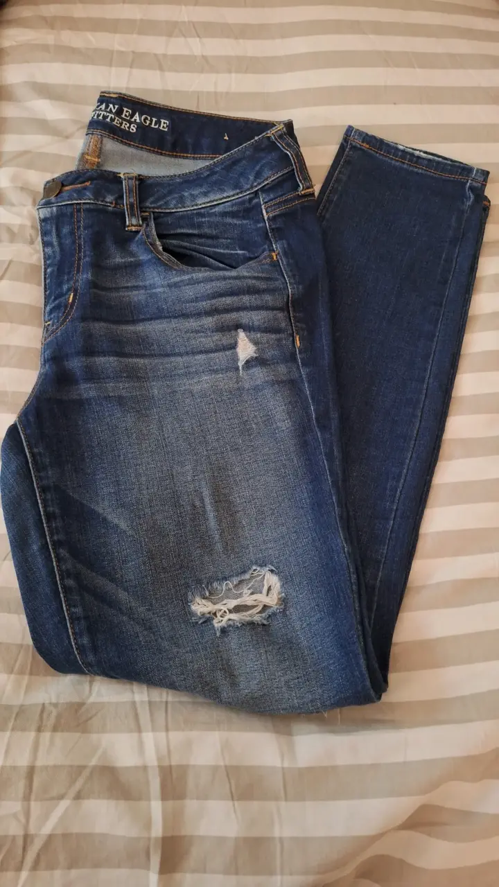 Jeans American Eagle desgastados