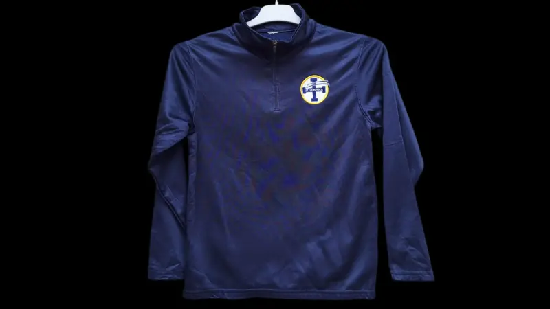 Camiseta deportiva azul con logo - 1