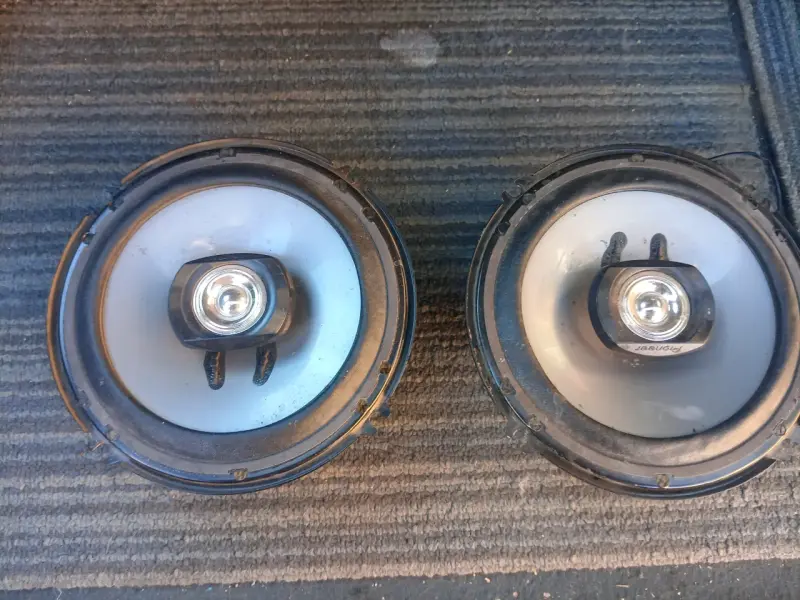 Parlantes Pioneer usados - 1