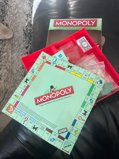 Juegos de Viaje Adivina Quién y Monopoly - miniatura 3