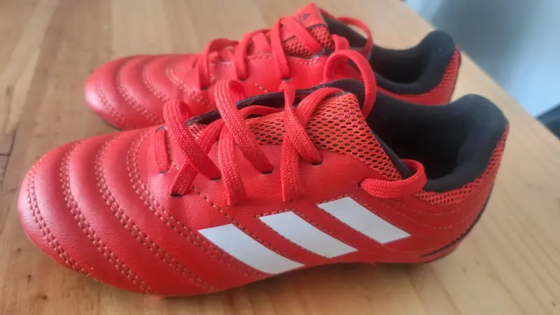 Zapatillas de fútbol rojas - 1
