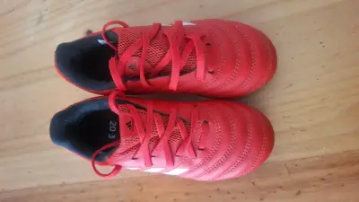 Zapatillas de fútbol rojas - miniatura 2