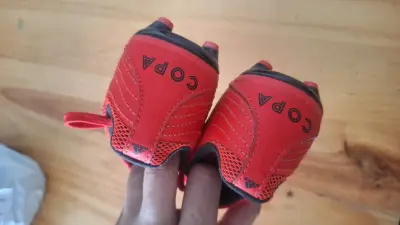 Zapatillas de fútbol rojas - miniatura 3