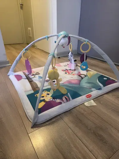 Gimnasio para bebé con juguetes - miniatura 2