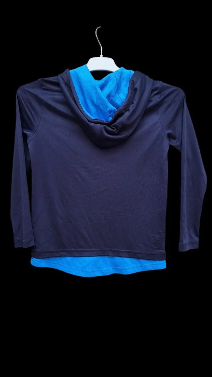 Polera deportiva azul con capucha - 3