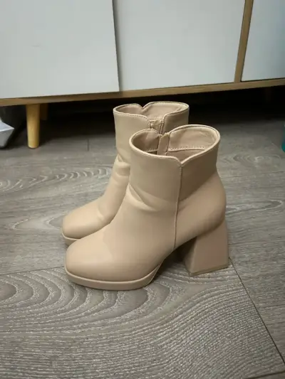 Botines beige de tacón alto - miniatura 1
