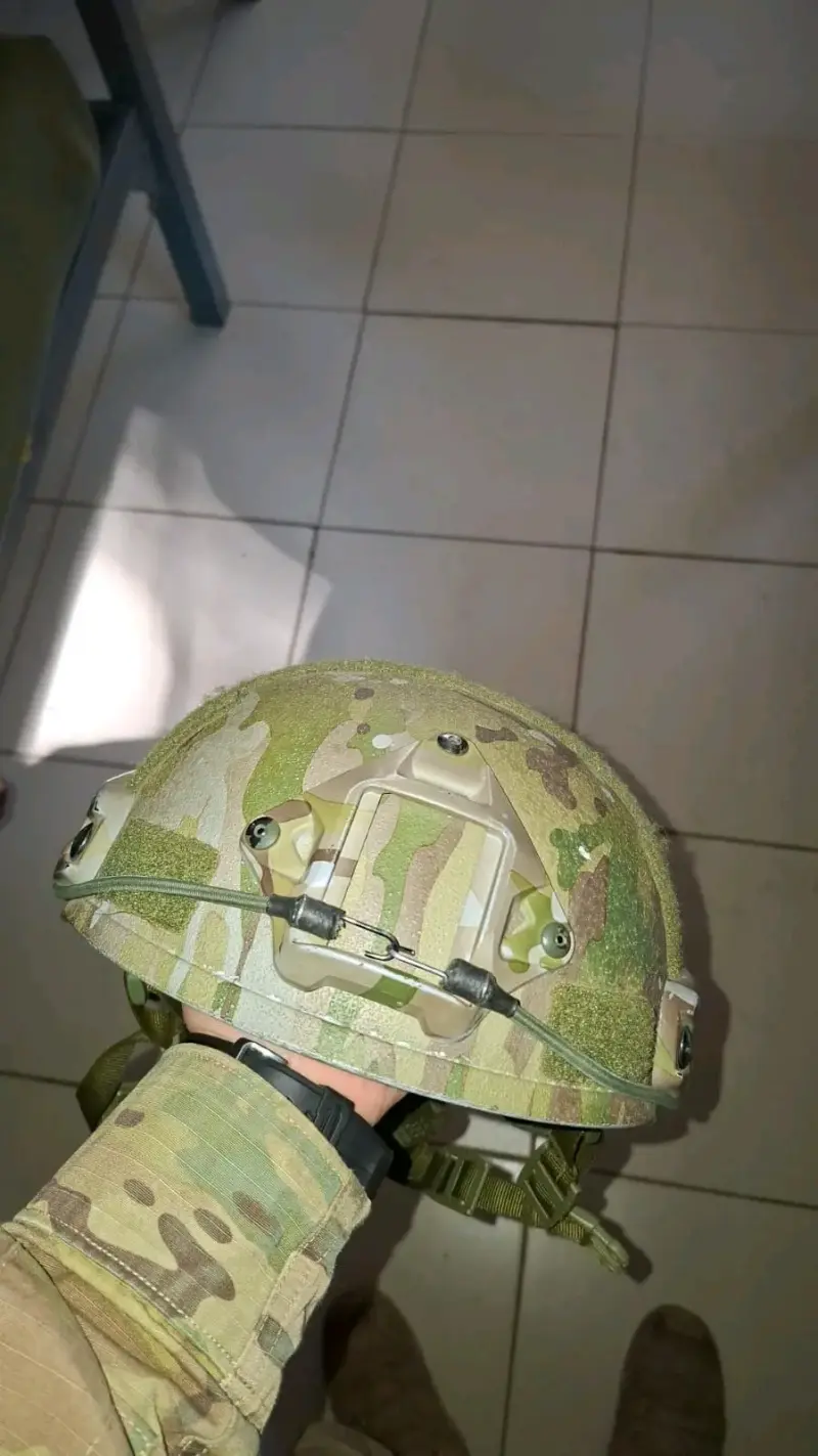 Casco táctico camuflado - 1