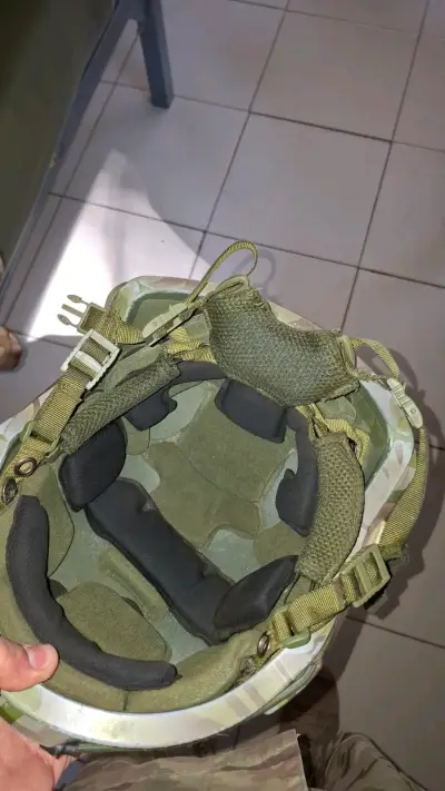 Casco táctico camuflado - miniatura 2