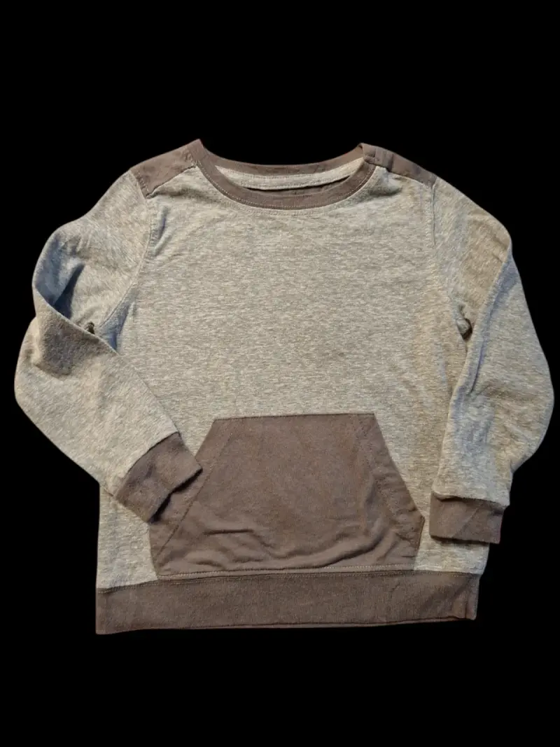 Camiseta gris con bolsillo