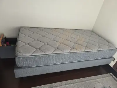 Cama con colchón 1.5 plaza - miniatura 4