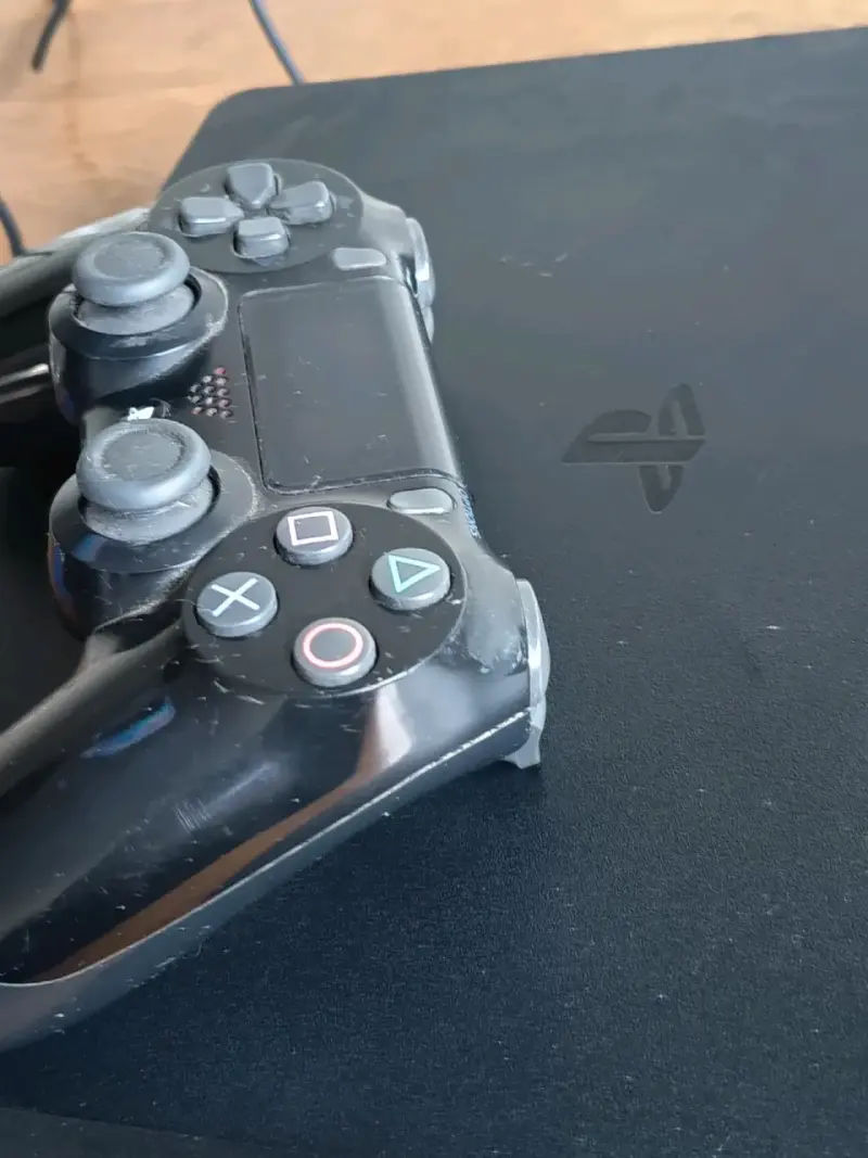 Consola PS4 con 2 juegos - 2