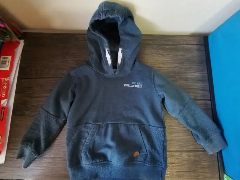 Polerón gris con capucha infantil - 1