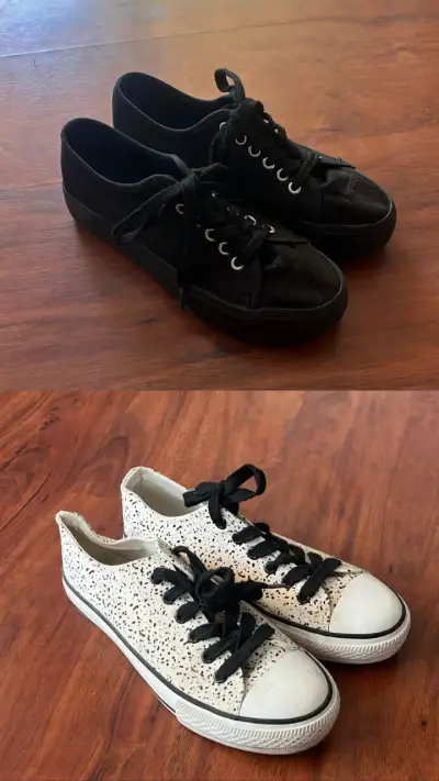 Zapatillas negras y blancas argentinas - miniatura 1