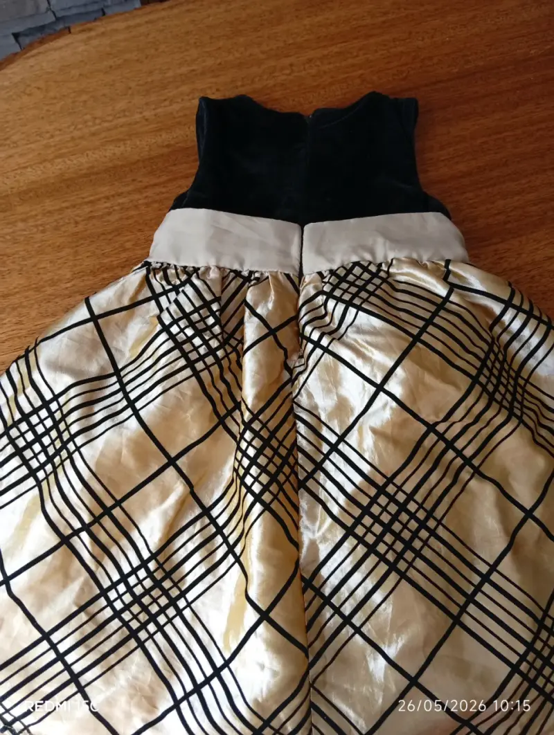 Vestido infantil con lazo hermoso - 3
