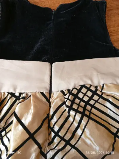 Vestido infantil con lazo hermoso - miniatura 4