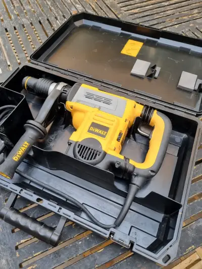 Rotomartillo DeWalt c/maletín 1200W mod D25601-B2 - miniatura 1