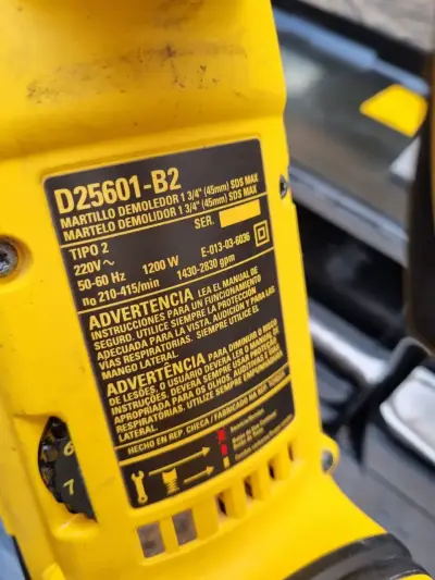 Rotomartillo DeWalt c/maletín 1200W mod D25601-B2 - miniatura 2