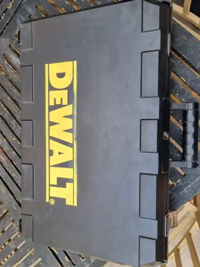 Rotomartillo DeWalt c/maletín 1200W mod D25601-B2 - miniatura 3
