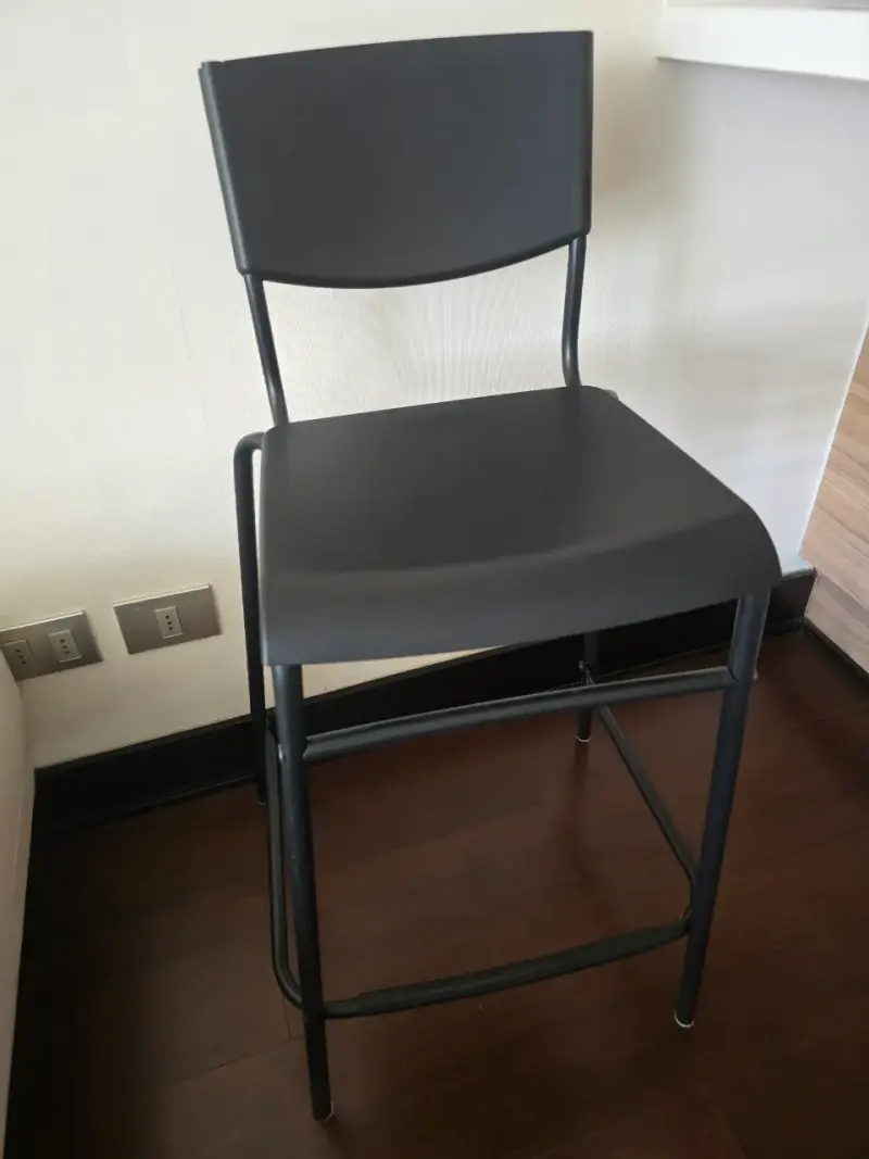 Silla alta negra metálica - 2
