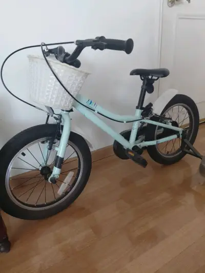 Bicicleta infantil turquesa con canasto - miniatura 1