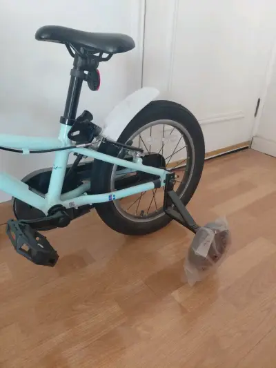 Bicicleta infantil turquesa con canasto - miniatura 3