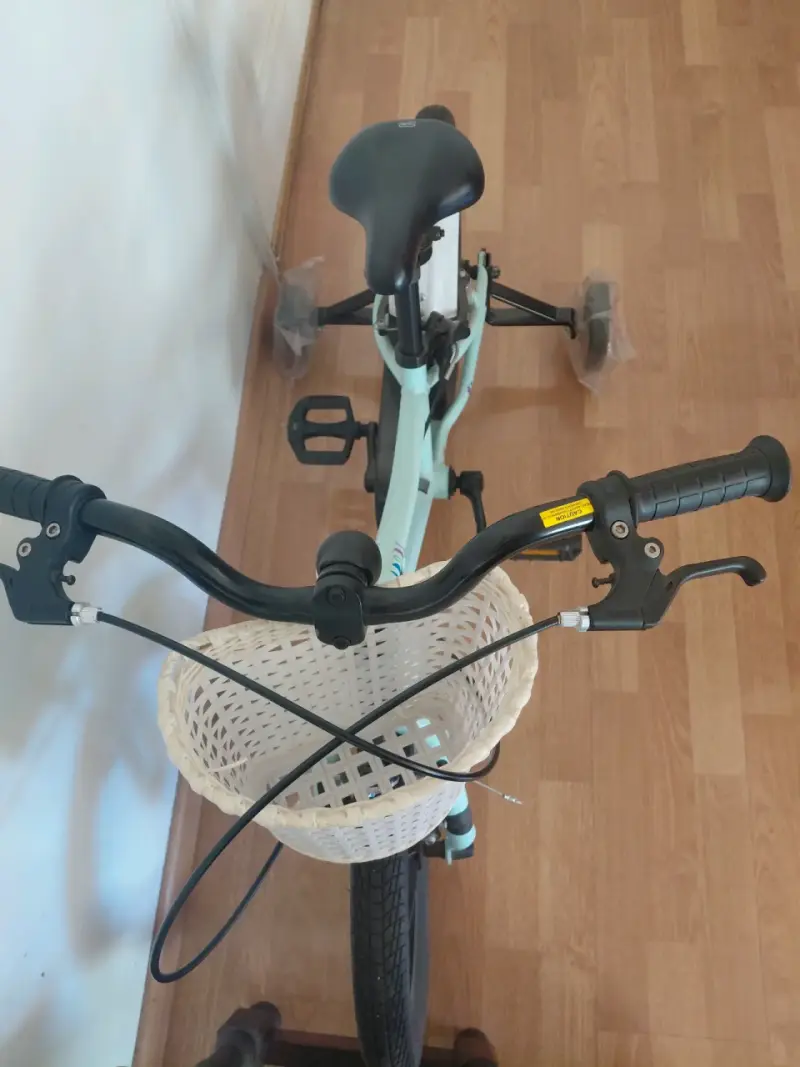 Bicicleta infantil turquesa con canasto - 5