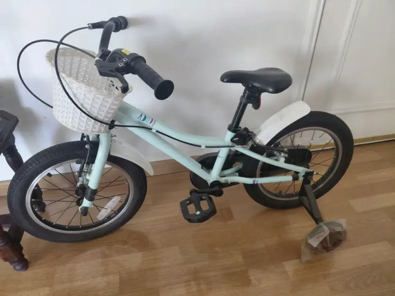 Bicicleta infantil turquesa con canasto - 6
