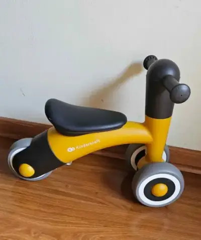 Triciclo infantil Kinderkraft amarillo y negro - miniatura 2
