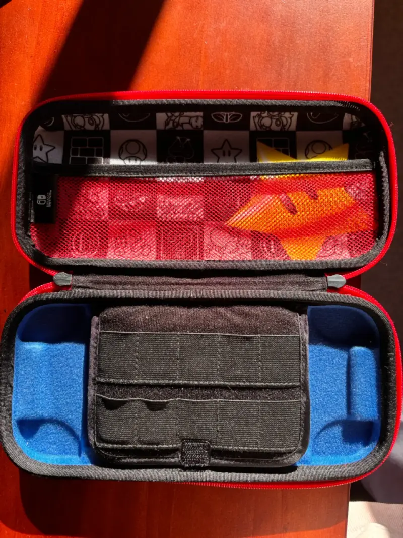 Estuche Nintendo Switch rojo - 1