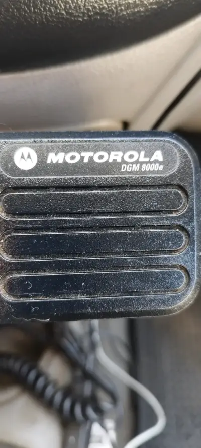 Radio transceptor Motorola con micrófono - miniatura 3