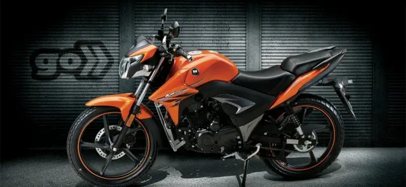 Moto deportiva naranja k150