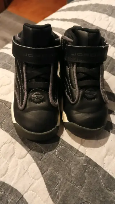 Zapatillas negras de niño - miniatura 1