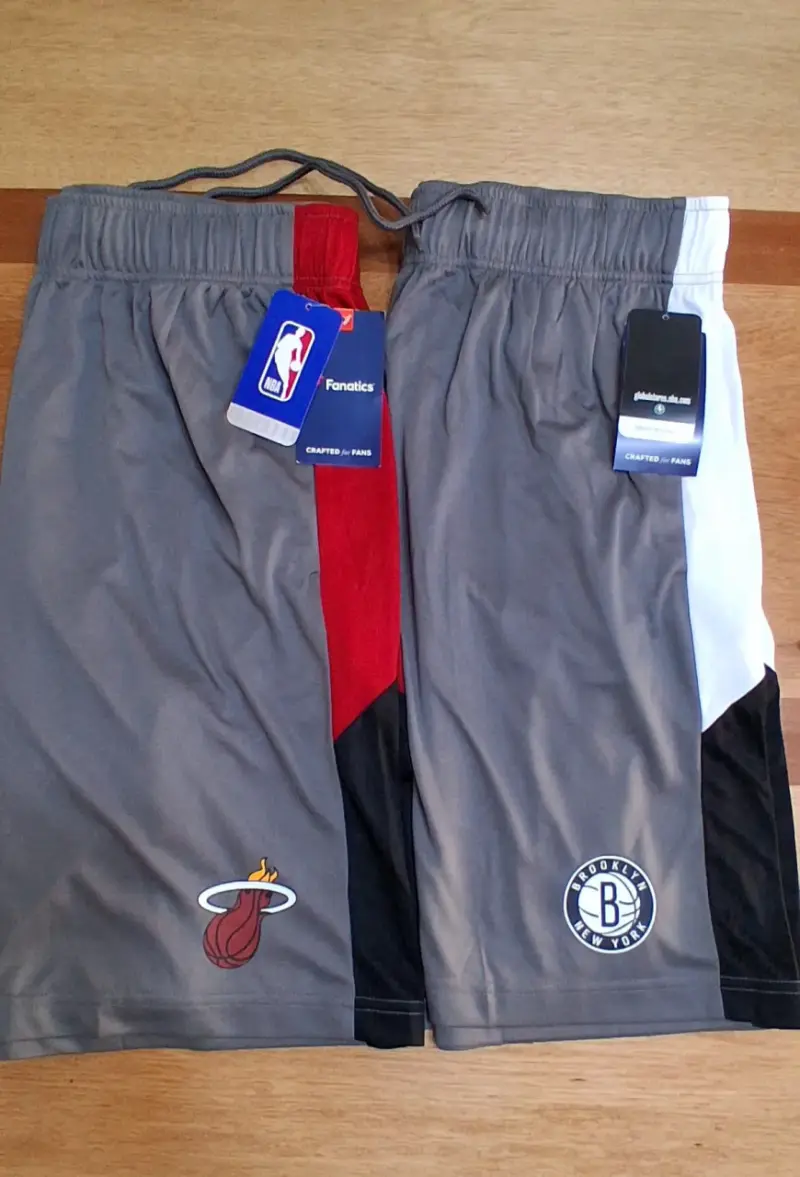 Shorts NBA grises con logos - 2