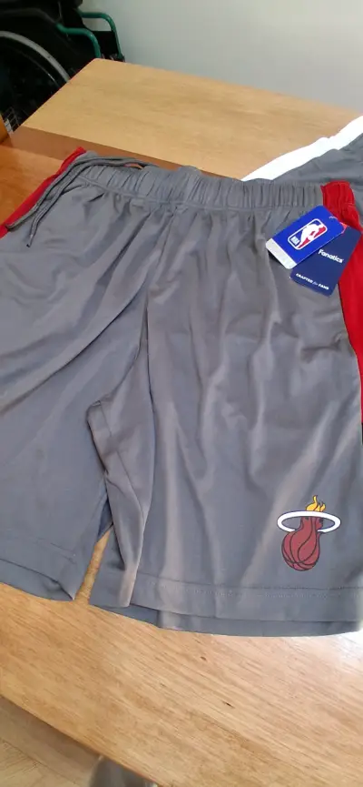 Shorts NBA grises con logos - miniatura 3