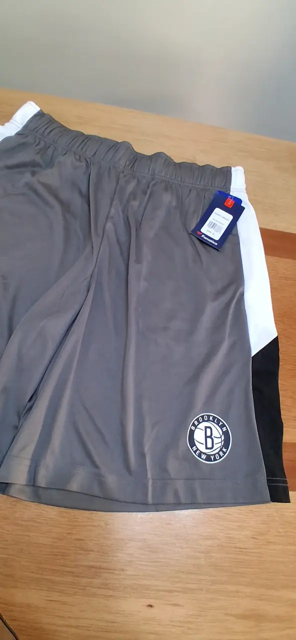 Shorts NBA grises con logos - 4