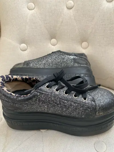 Zapatillas negras con plataforma - miniatura 1