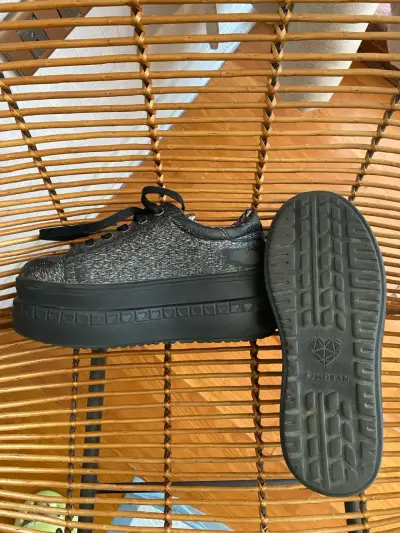 Zapatillas negras con plataforma - miniatura 3