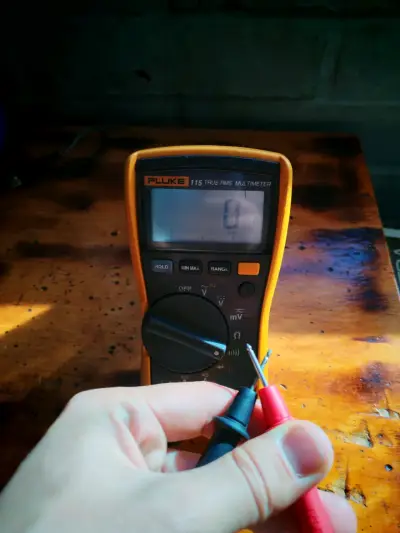 Multímetro digital Fluke 115 - miniatura 3