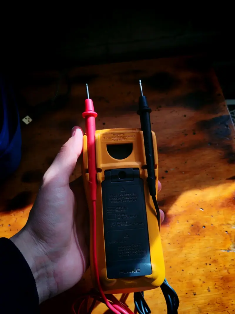 Multímetro digital Fluke 115 - 4