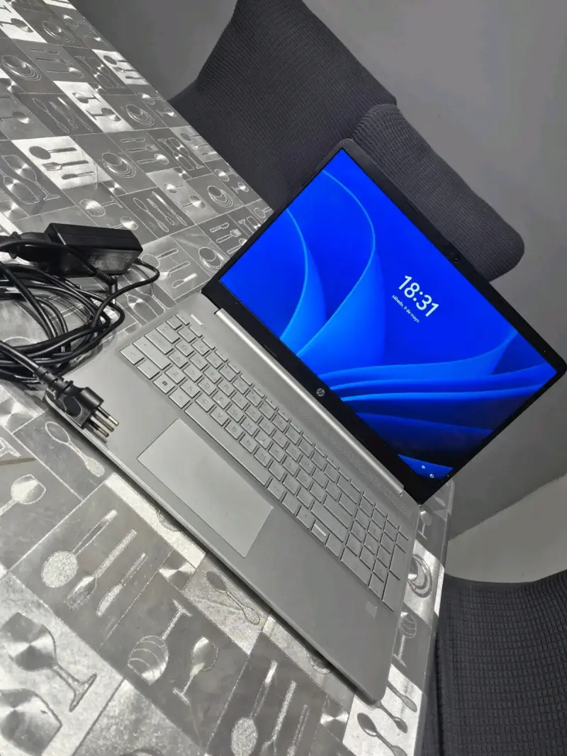 Notebook HP pantalla amplia