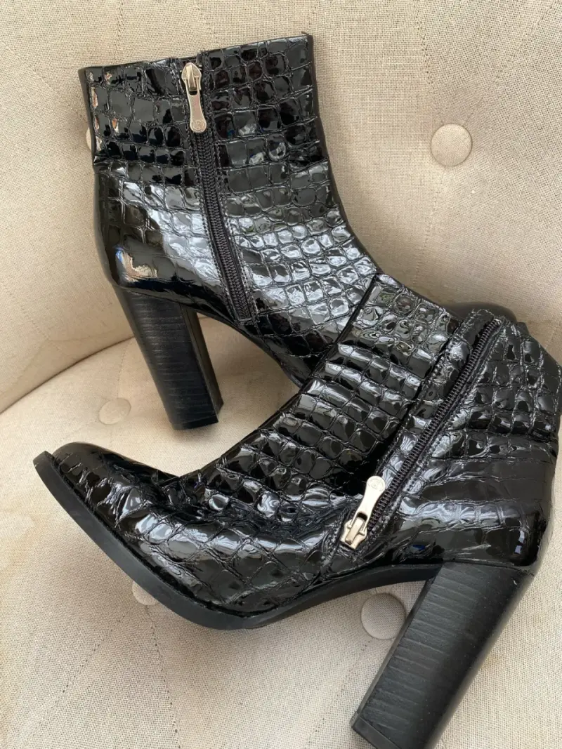 Botines de charol negro - 1
