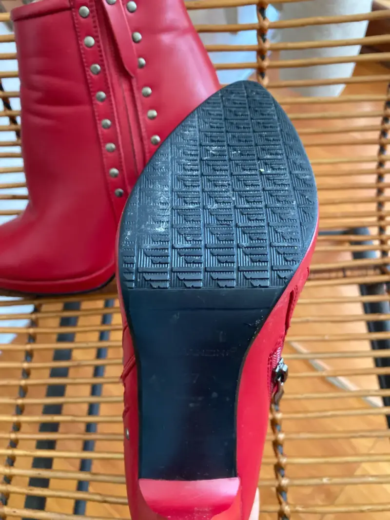Botines rojos con tachas - 3