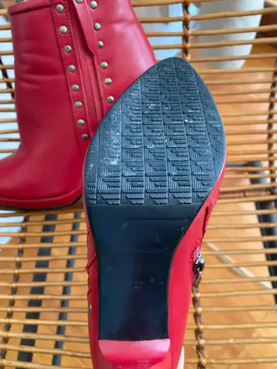 Botines rojos con tachas - miniatura 3