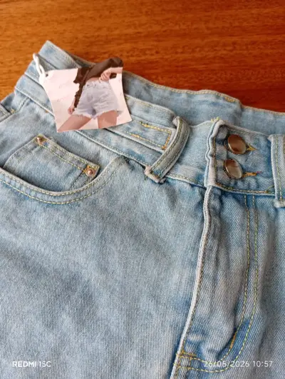 Shorts de mezclilla desgastados - miniatura 2