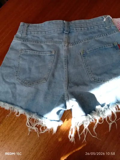 Shorts de mezclilla desgastados - miniatura 4
