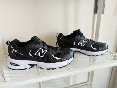 Zapatillas Urbanas New Balance 530 Negra - miniatura 1
