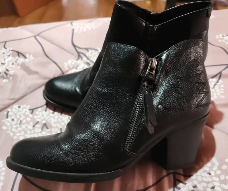 Botines de cuero negro con cierre - 1